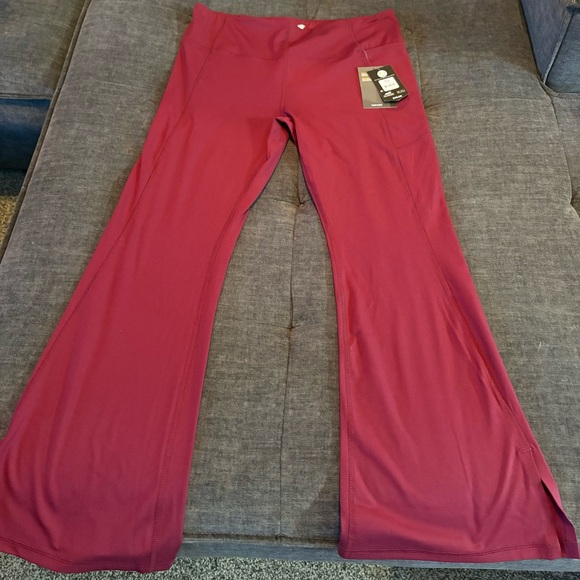 Women’s Athletic Works Maroon Set, Size XL, *Brand New* - Picture 4 of 6